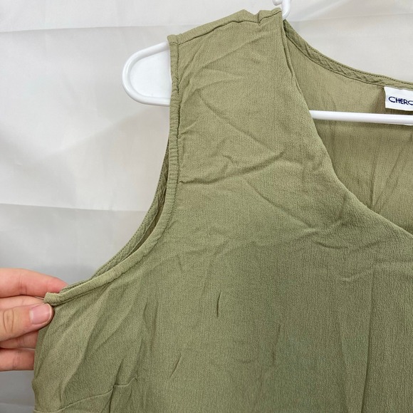Cherokee women's brownish green lightweight v-neck sleeveless split hem blouse - Picture 2 of 6